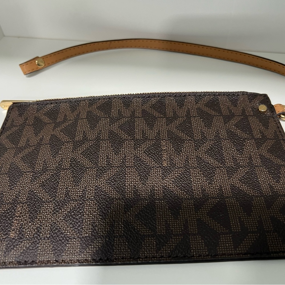 Michael Kors Brown Wristlet, wallet or insert - Picture 5 of 11